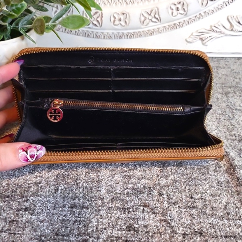 Tory Burch Caramel Patent Leather  Zip Around Wallet - Picture 10 of 16